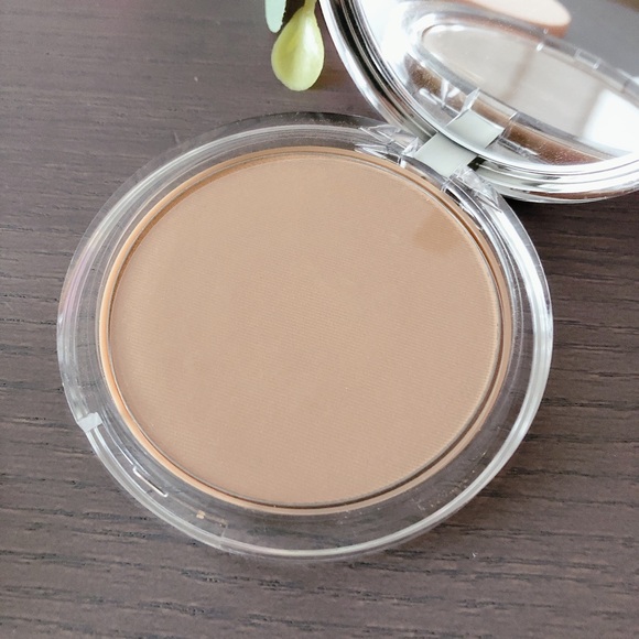 Clinique stay matte sheer pressed powder in 19 stay suede NWT - Picture 3 of 11
